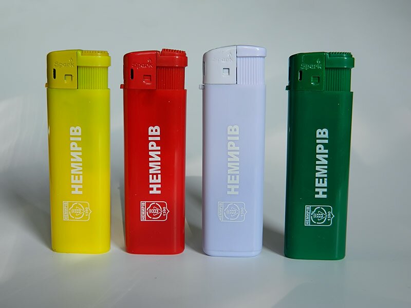 Нанесение логотипов на зажигалки